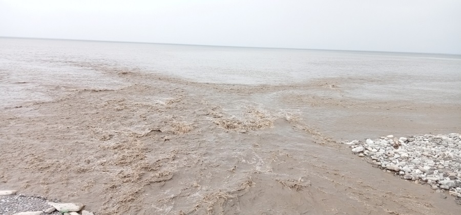 Karlar eridi, Karadeniz'in rengi kahverengiye döndü;