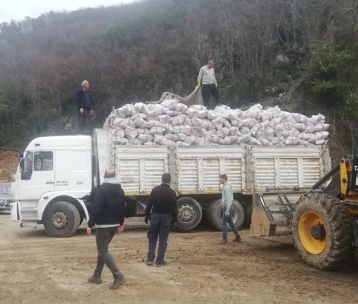 Deprem bölgesine odun desteği;