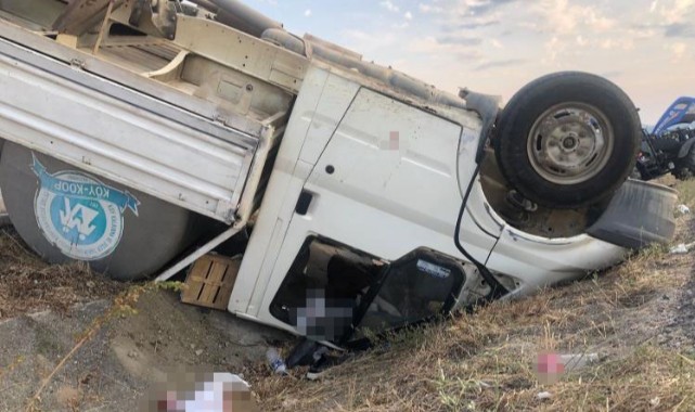 Traktör ile kamyonet çarpıştı: 1 ölü, 2 yaralı;