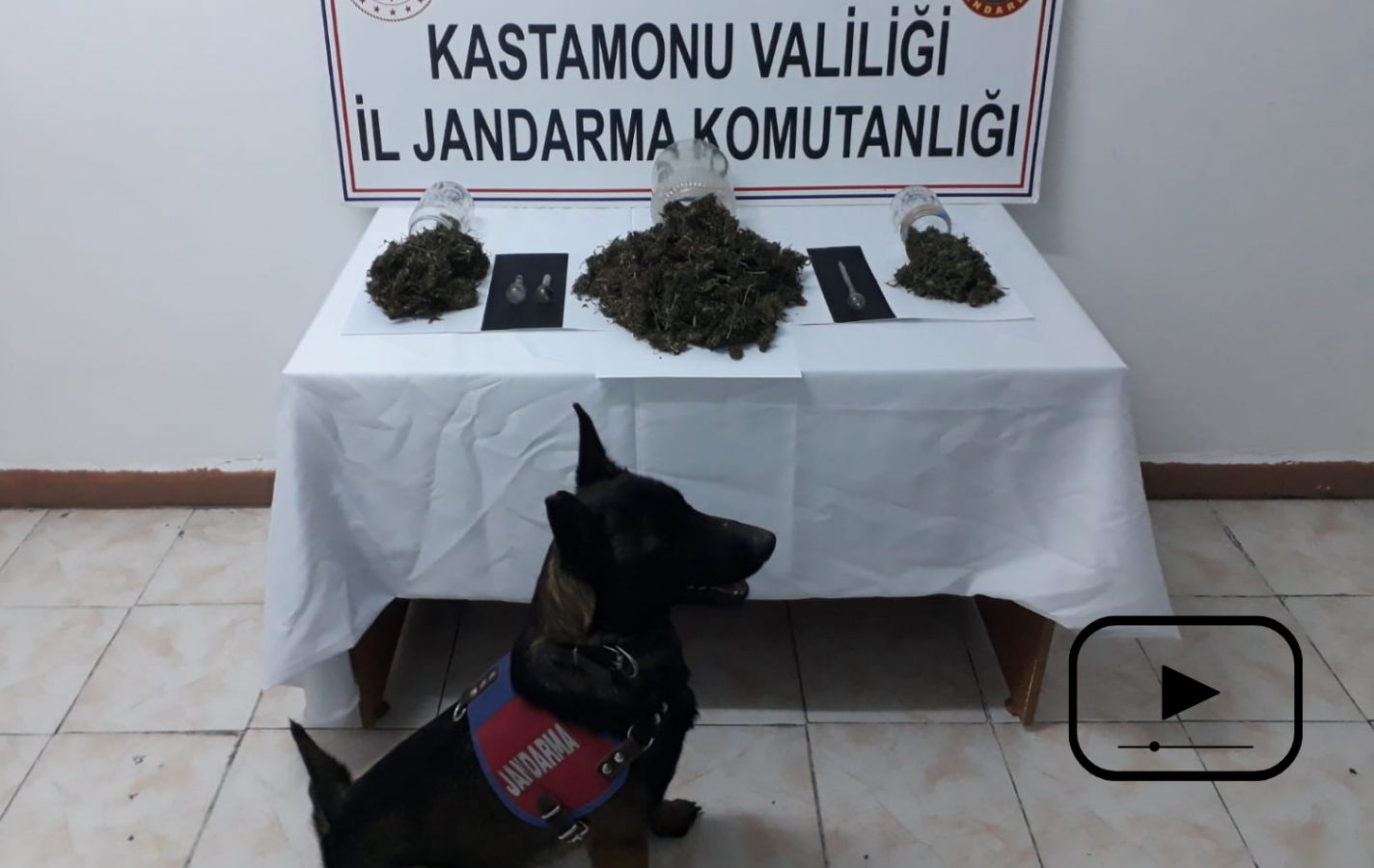 1.500 gram kubar  esrar ele geçirildi;