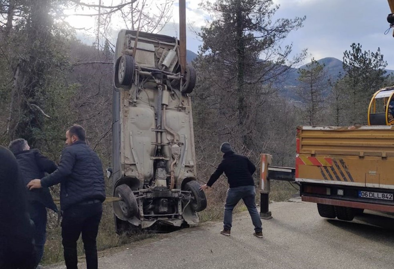 Kastamonu’da otomobil, 20 metre şarampole uçtu;