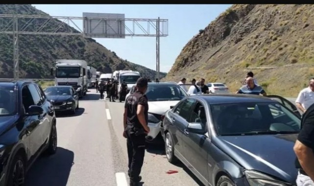 Kılıçdaroğlu'nun konvoyunda zincirleme kaza;