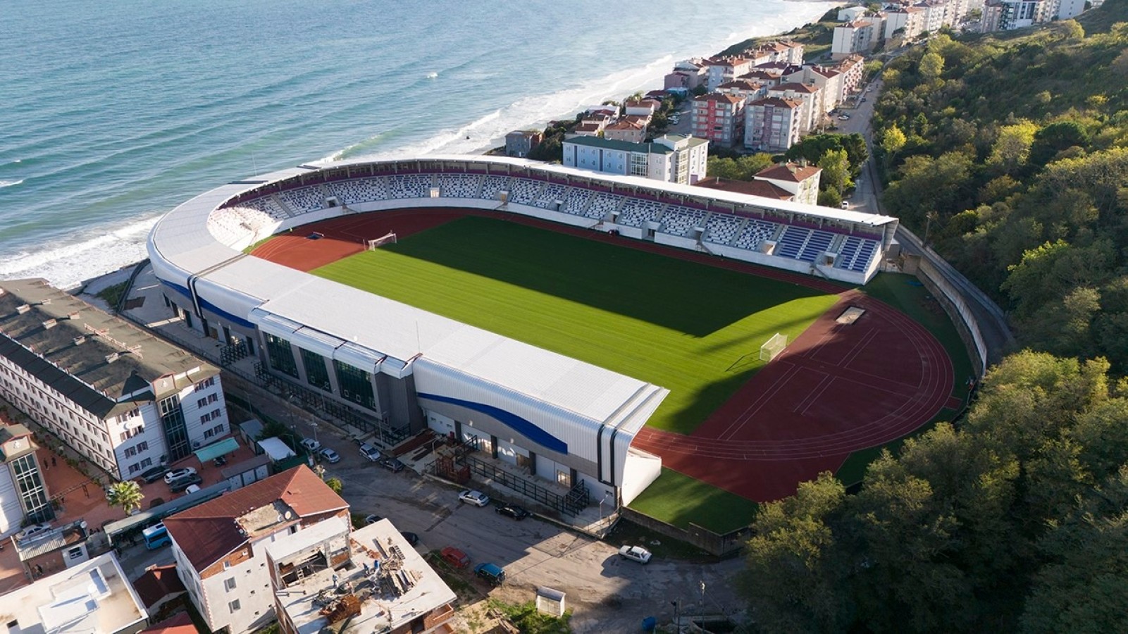 Deniz manzaralı Şehir Stadyumu!;