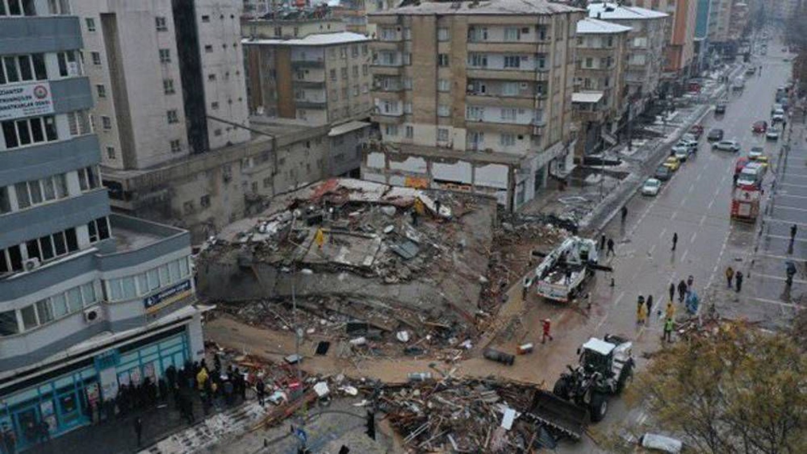 Adıyaman Belediyesi’nin merkez binası yıkıldı;