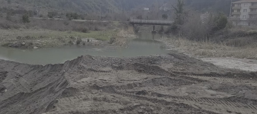 Sahilden alınan deniz kumu, ekipleri harekete geçirdi;