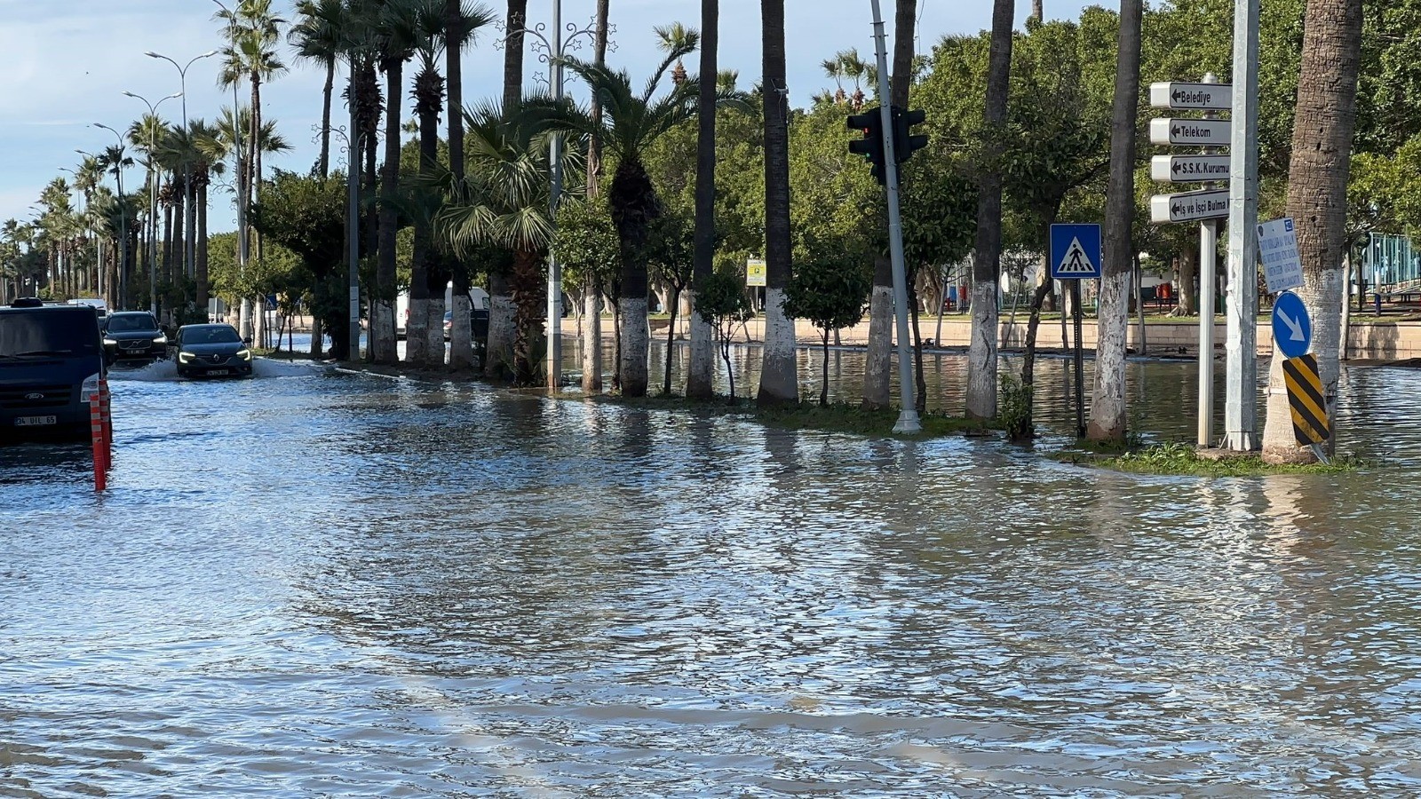 İskenderun'da depremin ardından deniz seviyesi yükseldi;