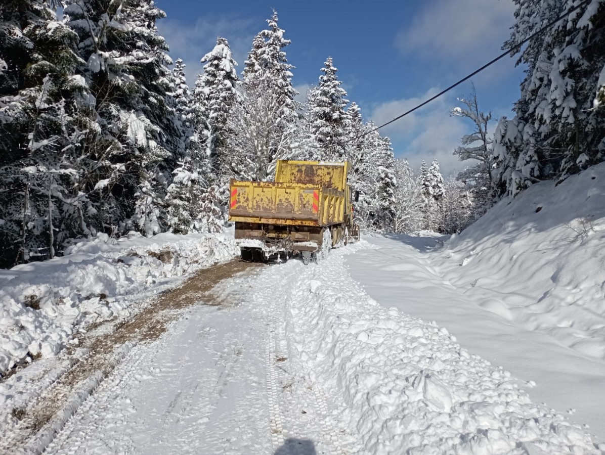 Kastamonu'da 283 köyün yolu kar altında!;