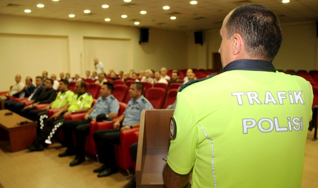 Kastamonu’da okul servisi sürücülerine trafik eğitimi verildi;