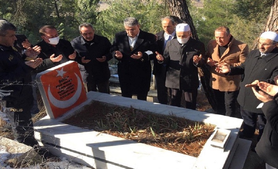 Şehit polis memuru kabri başında anıldı;