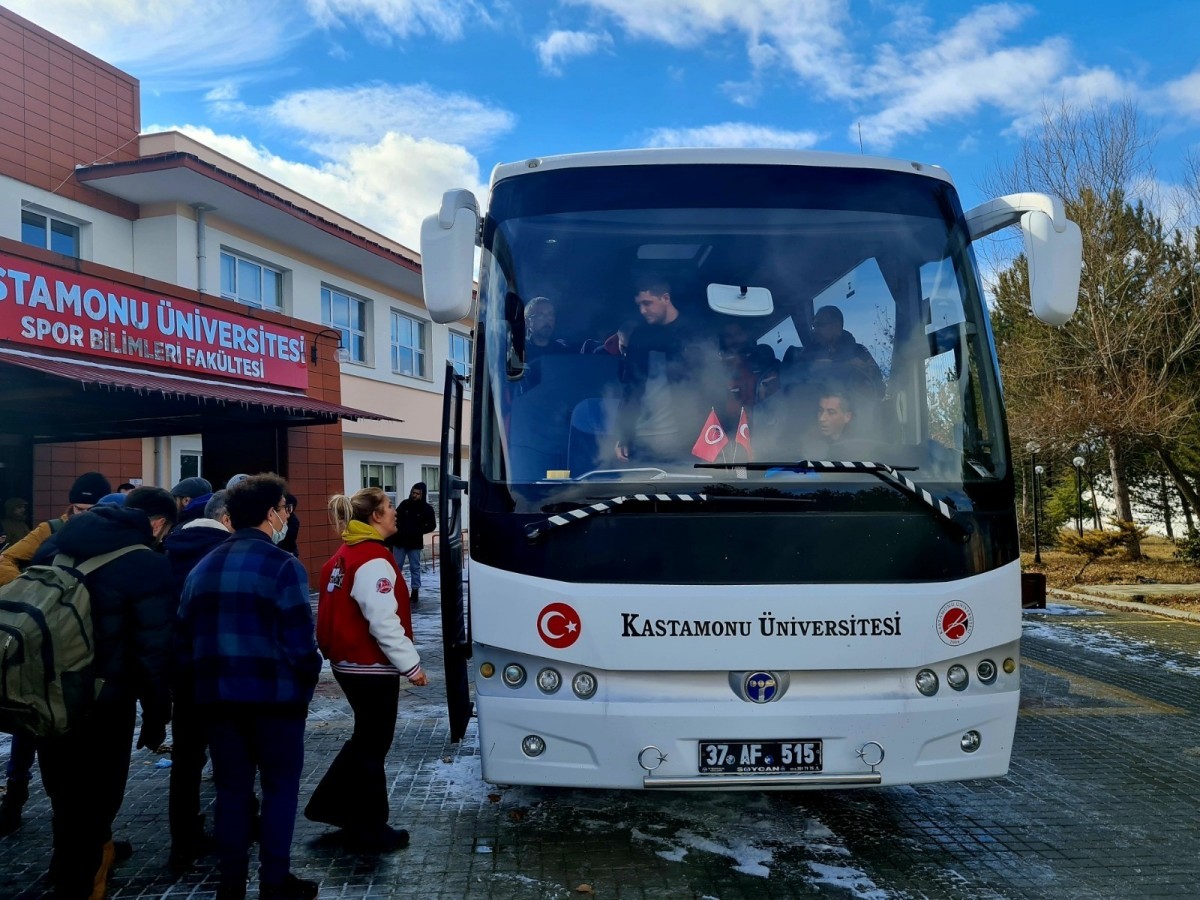 Kastamonu Üniversitesi depremzedeler için seferber oldu;