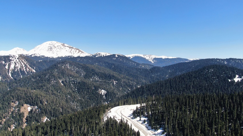 Ilgaz Dağı’nda Nisan ayında kar güzelliği;