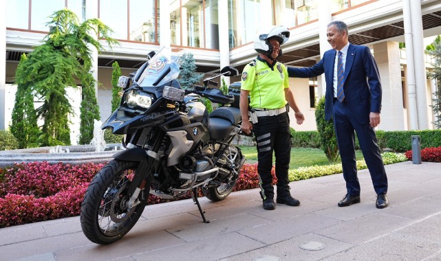 Türkiye’nin konuştuğu polise, Bakan Yerlikaya’dan yeni motosiklet;