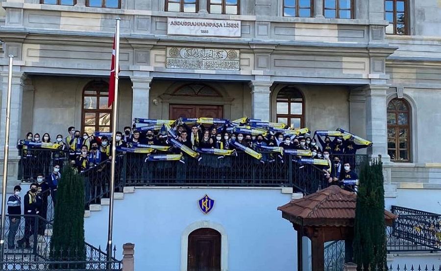 Bakan Başesgioğlu'ndan anlamlı hediye;