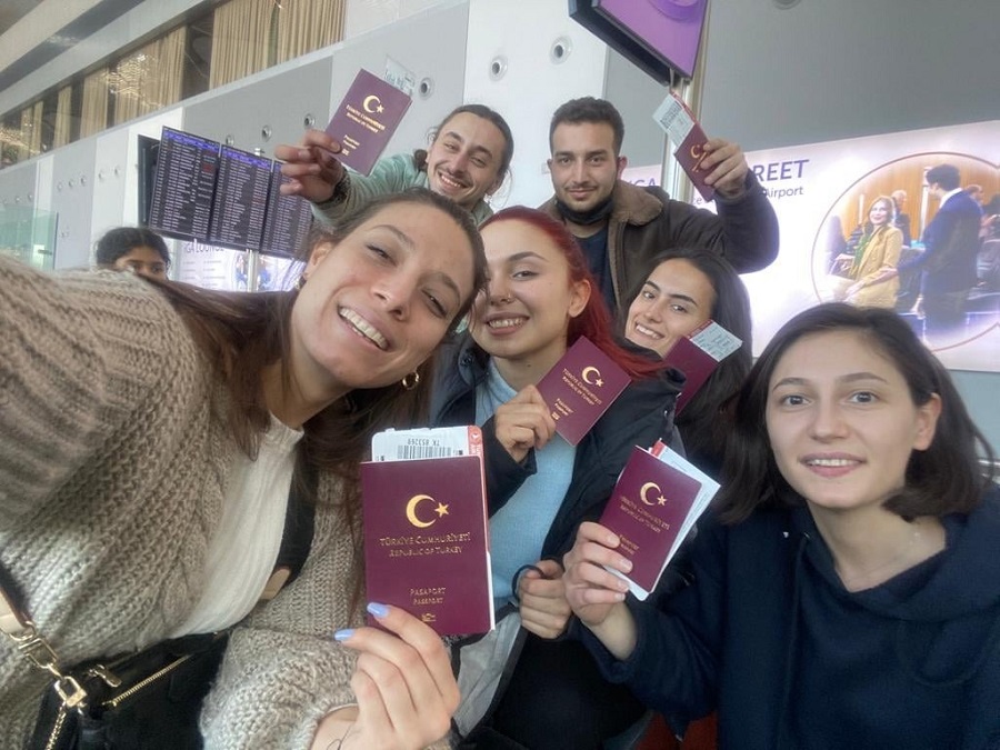 Tosyalı gençler 'Avrupa'ya uçuyor