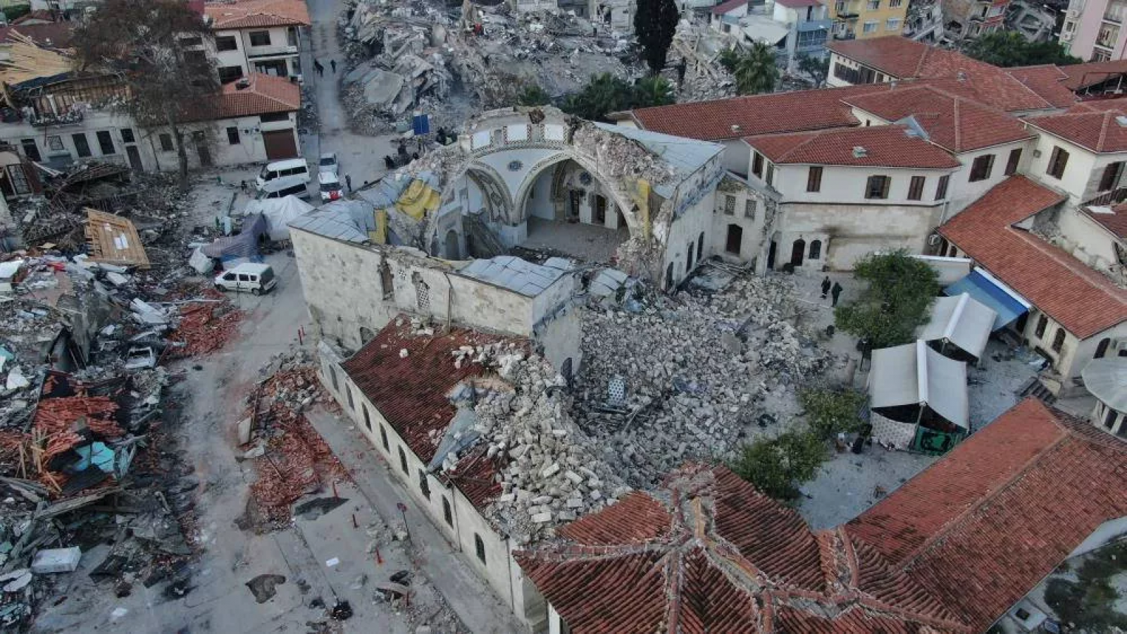 Anadolu'daki ilk cami de yıkıldı;