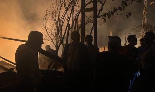 Pınarbaşı'ndaki köy yangını kontrol altına alındı;