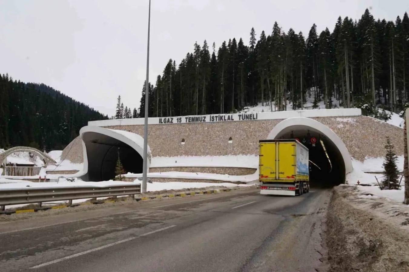 Ilgaz tüneli trafiğe kapatıldı!;