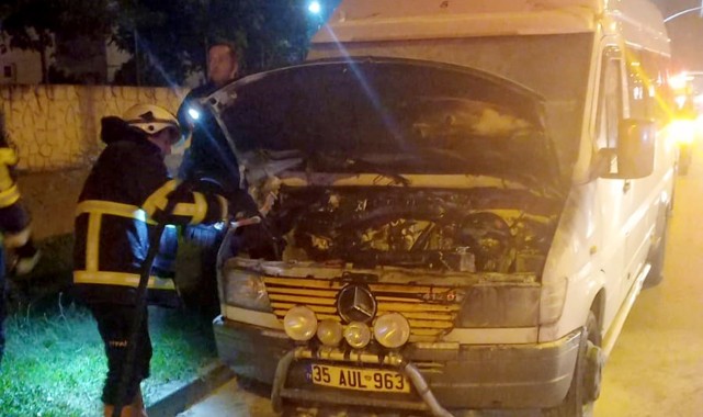 Kastamonu'da seyir halindeki minibüs yandı;