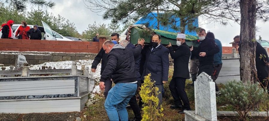 Vali Yardımcısı Uçar'ın annesi Cide’de toprağa verildi;