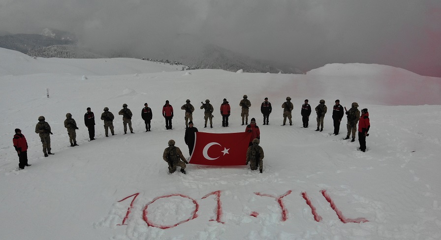 Ilgaz Dağının zirvesinde, Mehmet Akif Ersoy’u andılar;