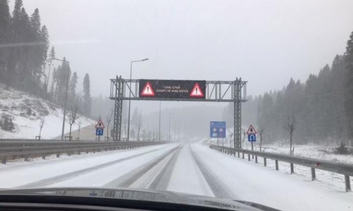 Kastamonu'da Nisan ayında kar yağışı;