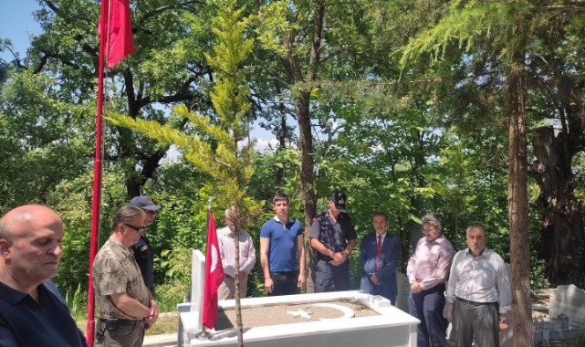 Şehidimiz İdris Hınık, kabri başında anıldı;