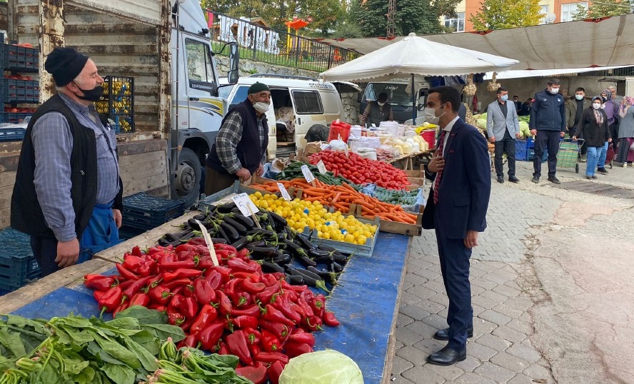 Kaymakam Topaloğlu, pazar yerinde denetim yaptı