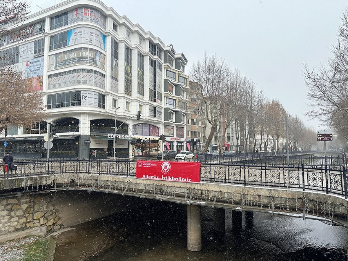 Kastamonu’nun her köşesine afişler yerleştiriliyor