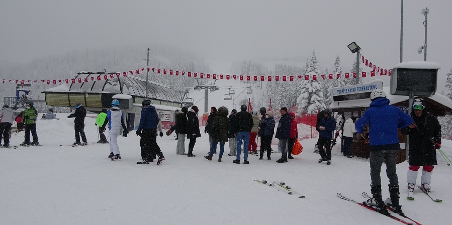 Ilgaz Dağı Kayak Merkezi, kayak tutkunlarını ağırlıyor;