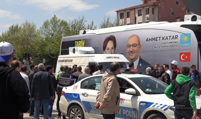 AK Parti'nin yürüyüşünde seçim otobüsü gerginliği