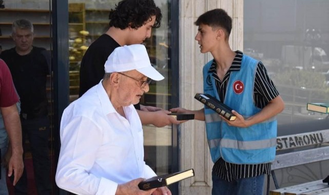 Kastamonu Ülkü Ocakları, Kuran’ı Kerim dağıttı;