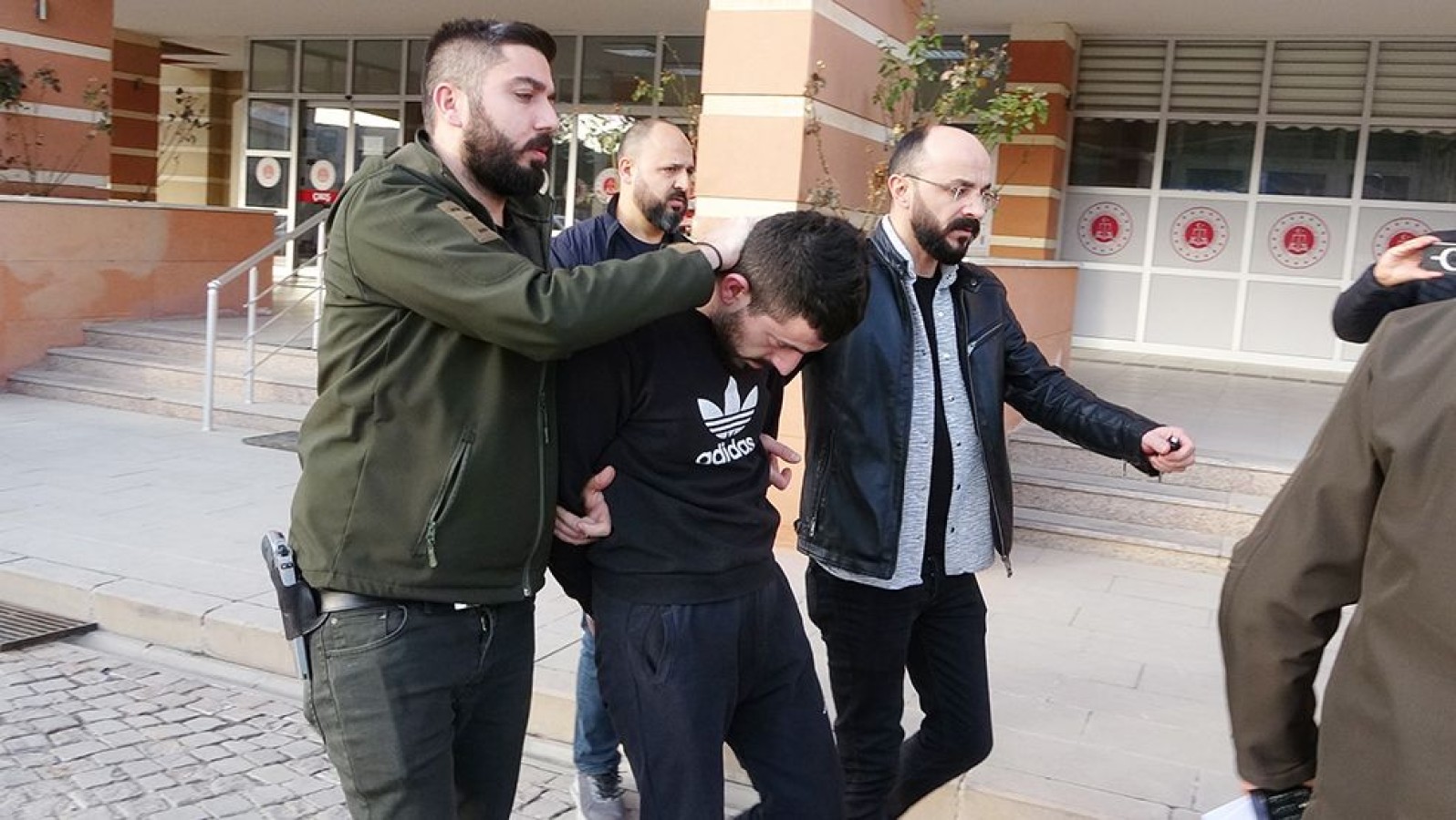 Kastamonu’da komşusunu öldürüp 3 kişiyi yaraladı!.. ‘Pişmanım’;