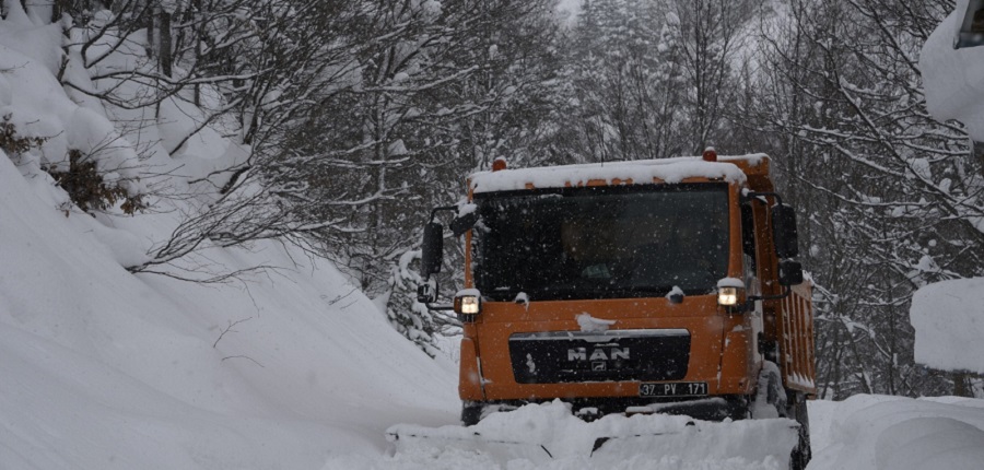 79 köy yolunda ulaşıma kar engeli;