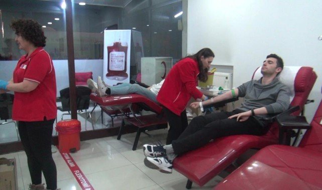 Oruçlu vatandaşlar için iftar sonrası kan bağışı kampanyası;