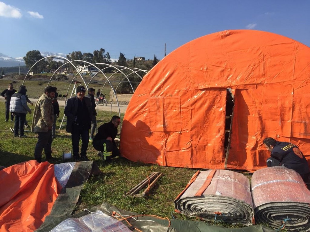 Tosya Belediyesi, deprem bölgesinde 30 çadır kuruyor;