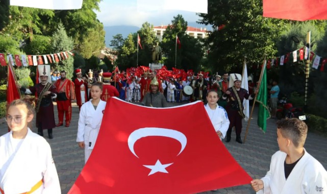 Türk Bayrakları dalgalandı;