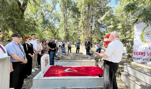 Vecihi Hürkuş kabri başında anıldı;