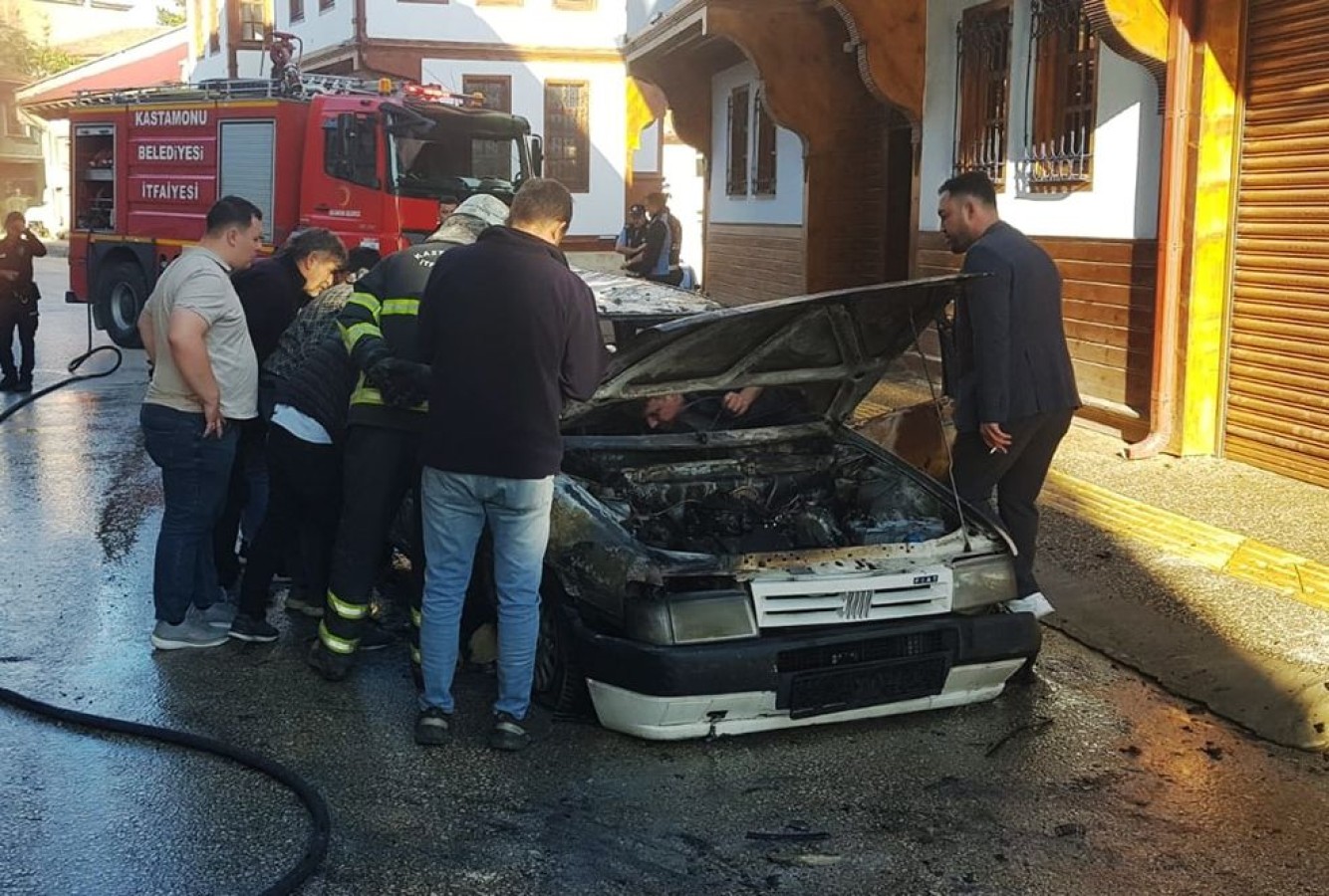 Kastamonu’da yangın paniği!.. Geriye iskeleti kaldı;