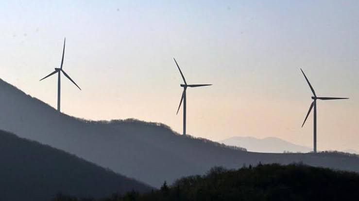 Deprem bölgelerinde rüzgardan elektrik üretimi sürüyor;