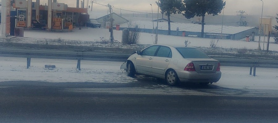 Kar yağışı D100'de kazaya sebep oldu;