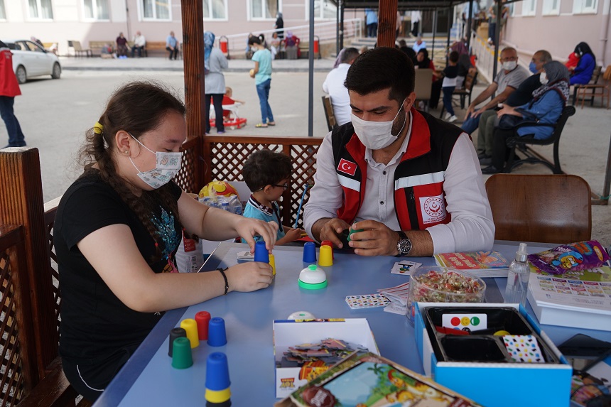 Selzede vatandaşları psikososyal destek ekipleri yalnız bırakmıyor;