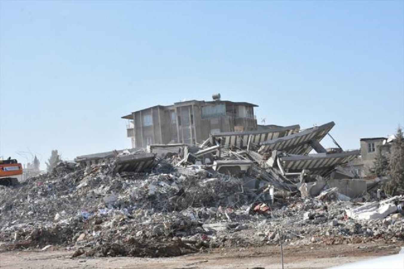 Depremde hayatını kaybedenlerin sayısı 40 bin 642'ye yükseldi;