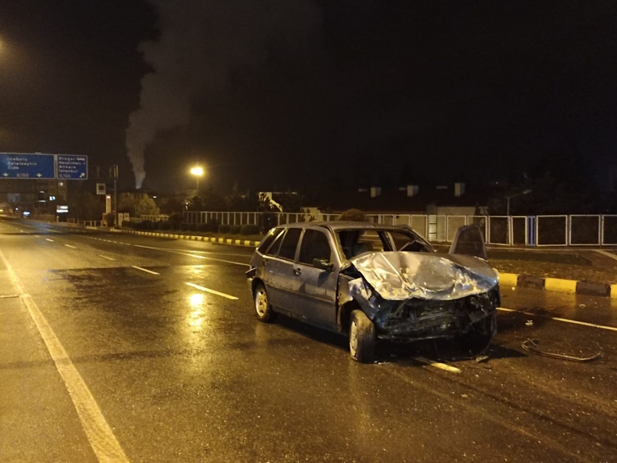 Kuzeykent’te iki otomobil çarpıştı