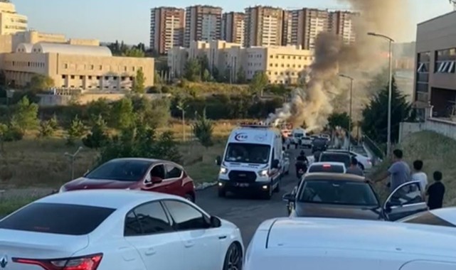 Kuzeykent Mahallesi'nde otobüs yangını...;