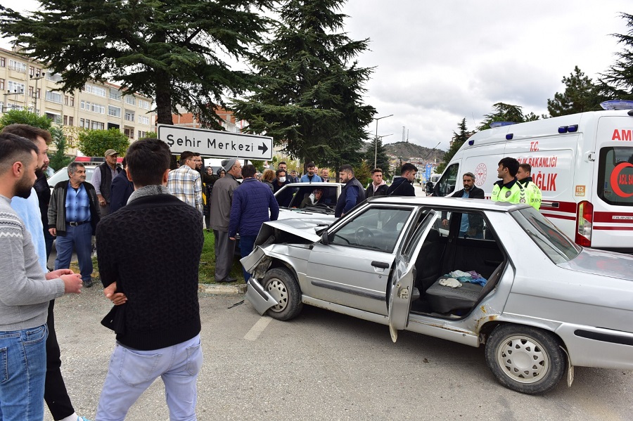 Kafa kafaya çarpıştılar;