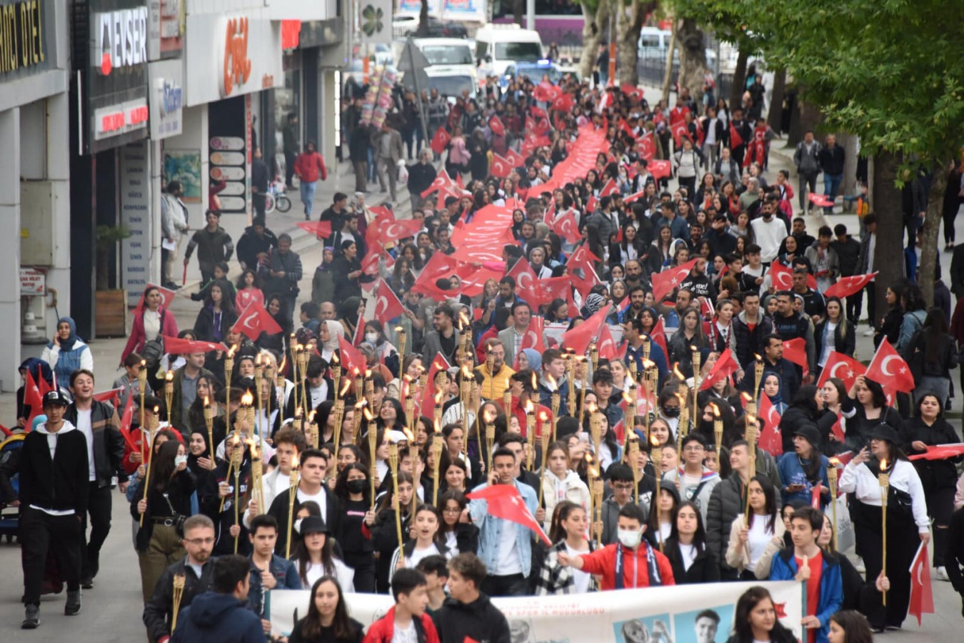 Kastamonu'da coşkulu 19 Mayıs yürüyüşü