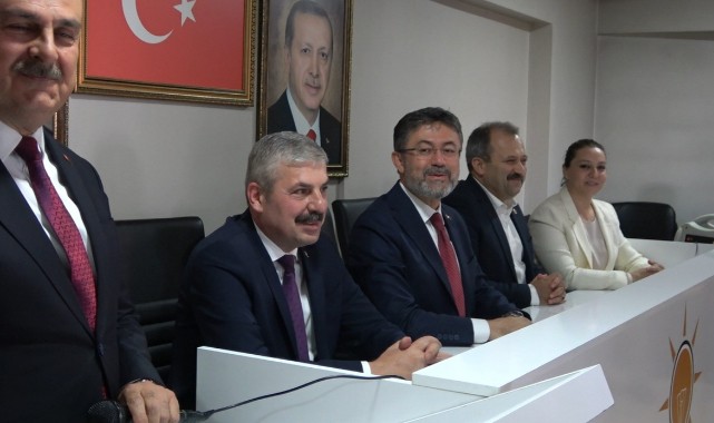Bakan Yumaklı'dan AK Parti'ye ziyaret;