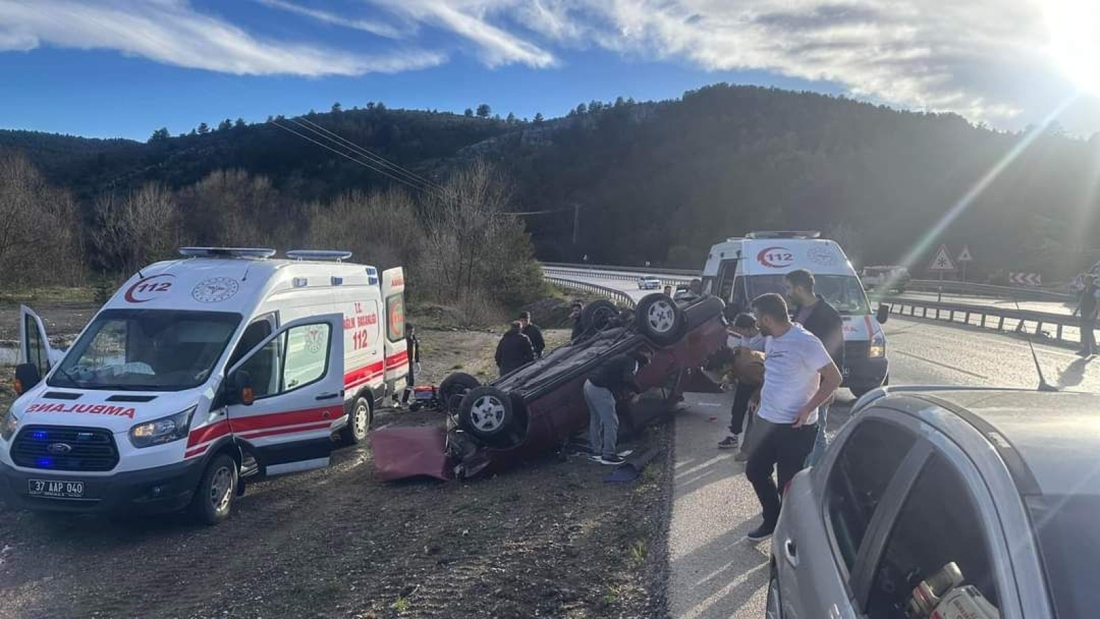 Kastamonu'da kaza; sürücü ile oğlu yaralandı;