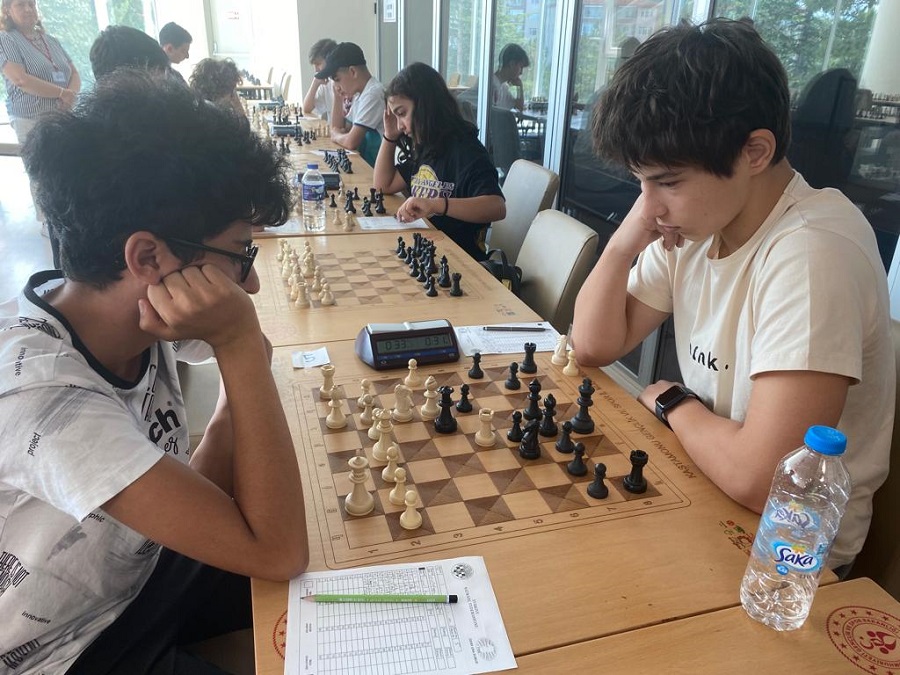 23 Ağustos Şapka İnkilabı Satranç turnuvası düzenlendi;