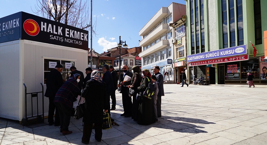 Kastamonu’da halk ekmek satışlarına vatandaşlardan yoğun ilgi;